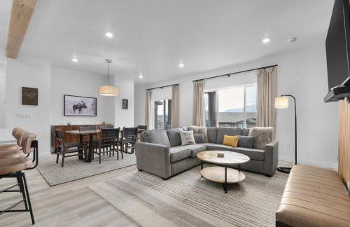 Golden Sunsets in Majestic Peaks - Foto 9