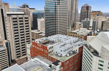 Luxury Downtown Cityview Suite Skywalk Access and Free Garage Parking - Foto 45