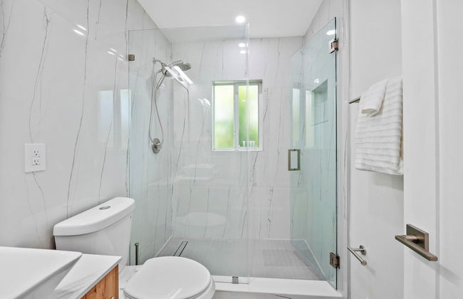 Uhost AI Stylish 1BR Bright Space w Patio - Foto 36