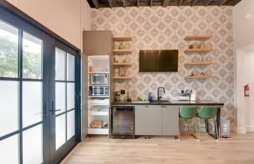 Walk to Strand Historic District Stylish Dtwn Gem - Foto 8