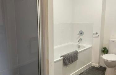 Comfortable 2-Bedroom Flat close Etihad and Coop Live - Photo 20