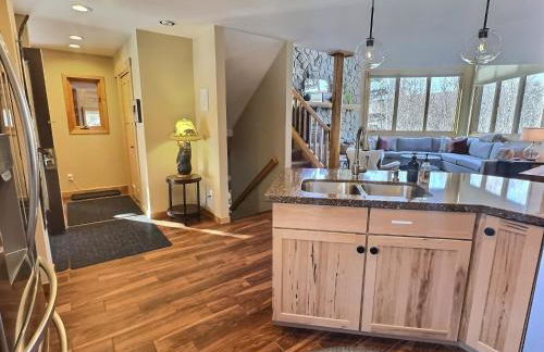 Gorgeous Executive Lutsen Townhome - Ski-in Ski-out, Pool, Hot Tub, Hiking, Biking, campfires and more! - Foto 6