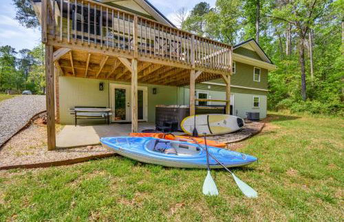 Waterfront Townville Home with Hot Tub and Dock! - Foto 34