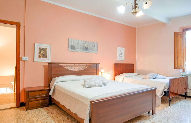 Tuscany Family Country Home - Photo 4