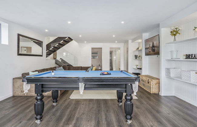 Essence House - 4 Bedroom Holiday Home - Photo 13