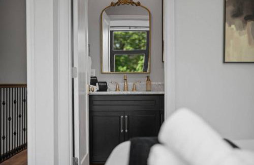 Stunning Penthouse Double King Suite on Butler Street with rooftop deck and free off street parking - Foto 46