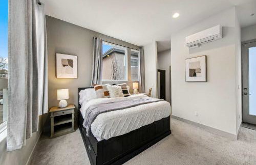 Lake & City View Modern Retreat w AC - Photo 14