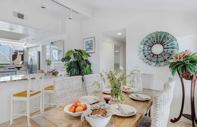 Shoreline Villa by Avantstay Steps to the Beach, Bay, & Pier! - Photo 5