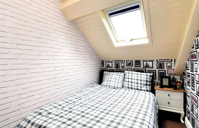 Magnificent Luxury Chateau in Vast Garden with Sauna & Hot Tubs - Photo 12