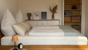 Helles Ferienhaus mit 2 Terrassen - Photo 2