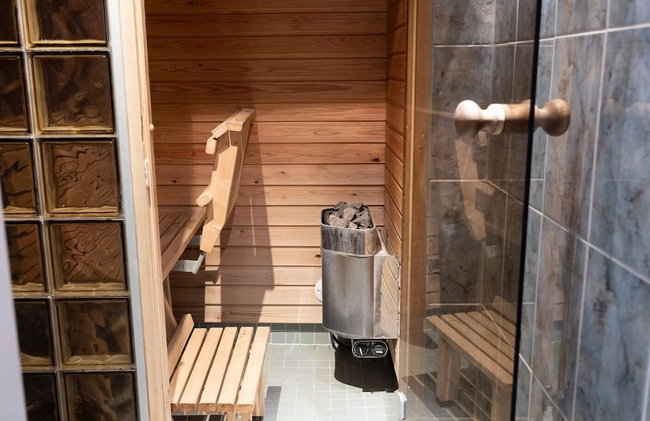 2ndhomes Cozy 2BR Home w Balcony & Sauna - Foto 27