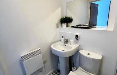 Serene 2-Bed Flat with Canal Views - Coop Live & Ethiad - Foto 18