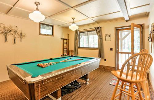 Riverside Winthrop Chalet with Hot Tub and 2 Decks! - Foto 20