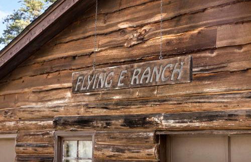 Riverfront Log Cabin w Fireplace Grill & Fire Pit - Foto 35