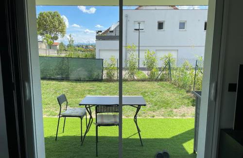 T2 cosy avec terrasse et jardin à Belley - Foto 20