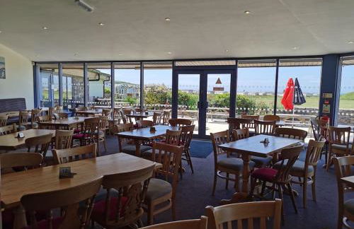Hiking in Snowdonia? Sea, beach and mountains view - Photo 61