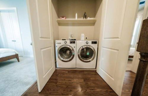 Downtown Escape - Backyard, Game room and Free Parking - Foto 30