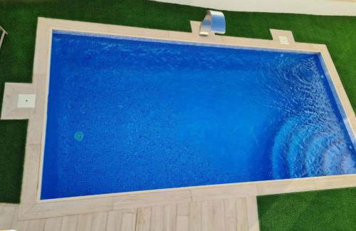 PANORAMISCH modern vakantiehuis in Finestrat bij Benidorm met 3 slaapkamers, gelegen op de 1ste lijn met privézwembad en omheinde privétuin, zicht op zee, de bergen met 'Kilómetro Vertical del Puig Campana' en op de skyline van Benidorm City en Finestrat - Foto 5