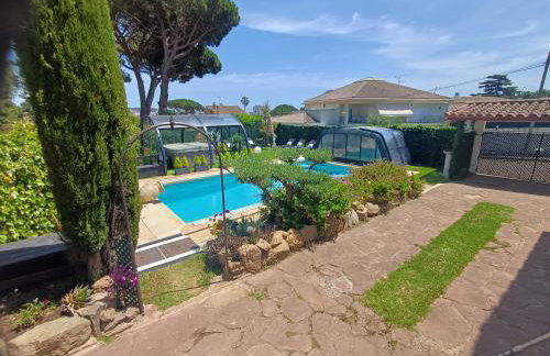 Villa Costa Brava piscina climatizada 28C y jacuzzi - Photo 2