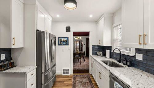 Hot Tub - Game Room - Chic & Spacious - Sleeps 10 - Foto 4