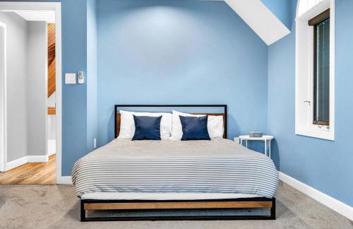 Maine Pondfront Home Sleeps 22 - Pool & Hot Tub - Photo 38