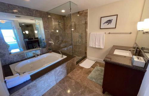 LIC Mgr - LUXURIOUS 2 BED 3 BATH PENTHOUSE SUITE - PANORAMIC OCEAN VIEWS! INDOOR PICKLEBALL - SPEAKEASY! - Foto 22