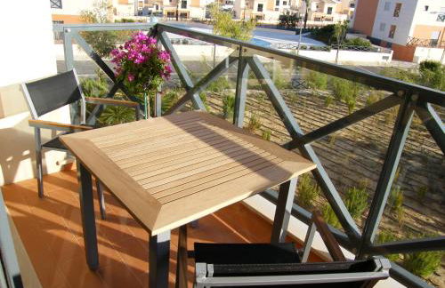 Luxurious first floor apartment with balconies overlooking pool and gardens. - Foto 6