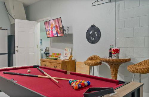 Single-Level Home w Heated Pool & 9MI to Disney - Photo 2