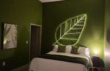 Peridot Suite - NEW 2bdrm 2bath Loft near Mass! - Photo 36