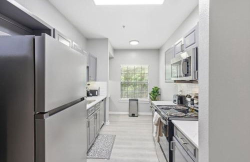 Chick modern Haven Elegant stay with modern views - Photo 8