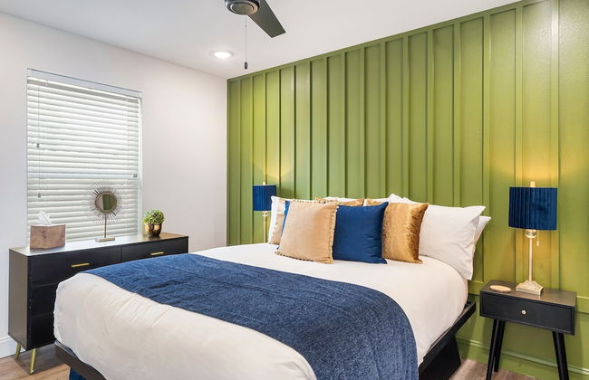 Luxury Lakehouse - Photo 3