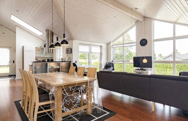 8 Person Holiday Home in Skals - Foto 9