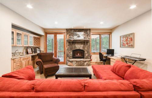 Truckee Timbers at Gray's Crossing by Tahoe Getaways - 4BR w Hot Tub, Ping Pong & EV - Foto 37