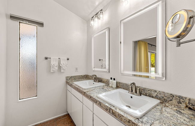 The Sunnyside House - Photo 25