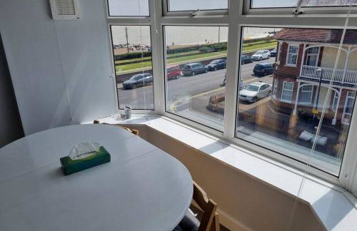 2 Bedroom Seafront Apartment - Foto 28