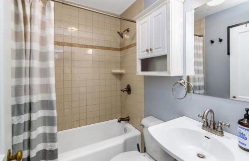 New River Gorge Cottage w Hot Tub, Fire Pit, Grill - Foto 17