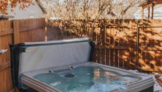 Spacious Downtown Family with Large Patio, Hot Tub, Fire Pit, by Forest & Peak Retreats - Foto 2, Other