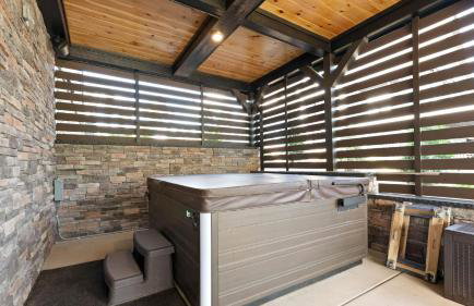 Black Bear Lodge by Avantstay Lakefront, Dock, Pool, Theater Sleeps 20+ - Foto 10