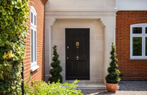 Merry Lakes - Luxury Lakeside Escape with Pool - Just 30 Minutes from London - Foto 9