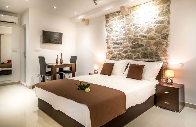 Split Oasis Apartments - Photo 7