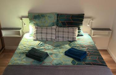 Navy Blue Apartment - Photo 25