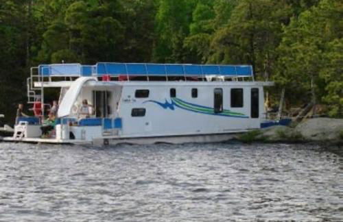 Spacious Floating Mansion - House Boat - Largest Floating Lodge - Sleeps 12 - Fast Wi-Fi HB06 - Foto 1