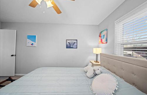 3BR Overland Park Home with Patio and Waterfall Pond - Foto 25