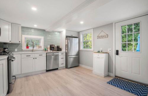 Walk to Water Access to Hiking Trails! - Foto 12