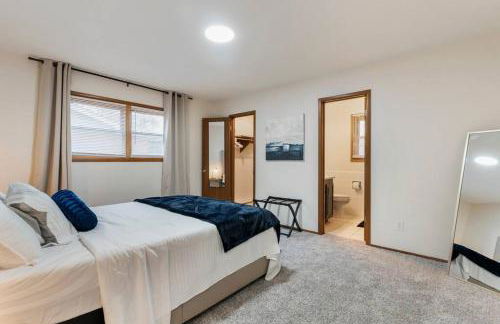 3 Bed 2 Bath Home w 2 Car Garage & Fitness Room - Foto 19