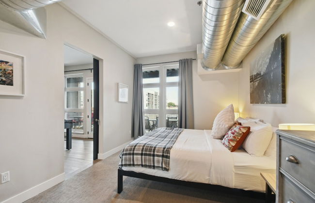 Graffiti & Skyline | RiNo Art Lofts - Foto 7