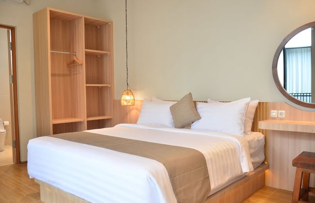 Maplewood Mountain 9BR with Heated Pool - Photo 9