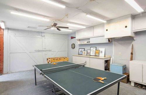 Spacious Retreat with guest house, game room, parking in N Tacoma - Foto 17