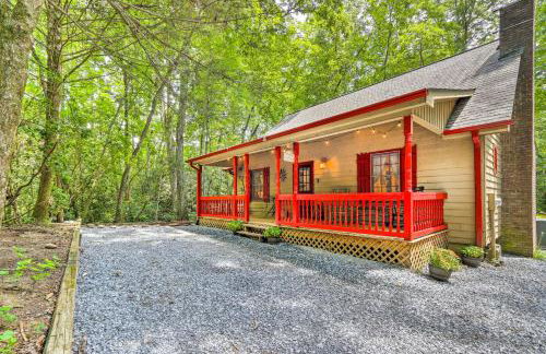 Cozy Creekside Mountain Escape w/ Hot Tub! - Foto 33