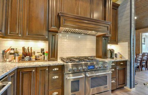 Luxurious Waterfront Retreat with Private Pond! - Foto 11